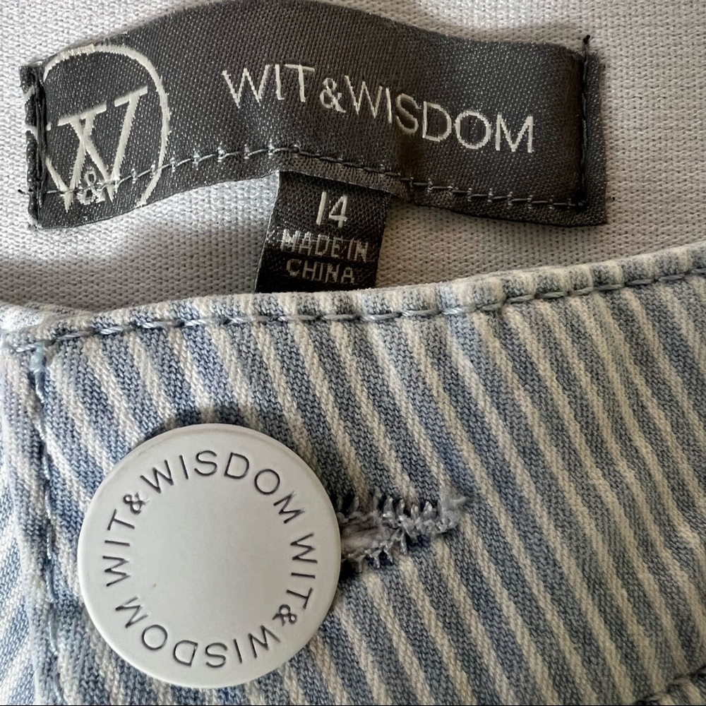 Wit & Wisdom Light Blue Stripped Distressed Ankle Skimmers Ab Solutions Pants - Picture 10 of 16